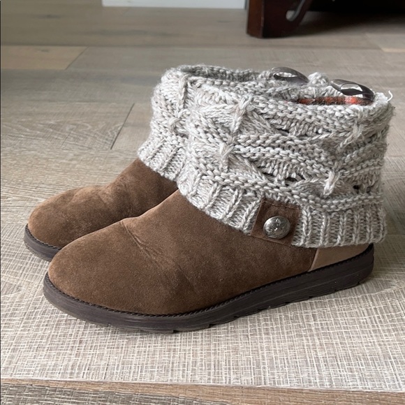 Mukluks Sweatered Booties